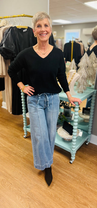 The Lina Sweater (Black)