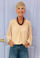 The Linnie Top (Sand)